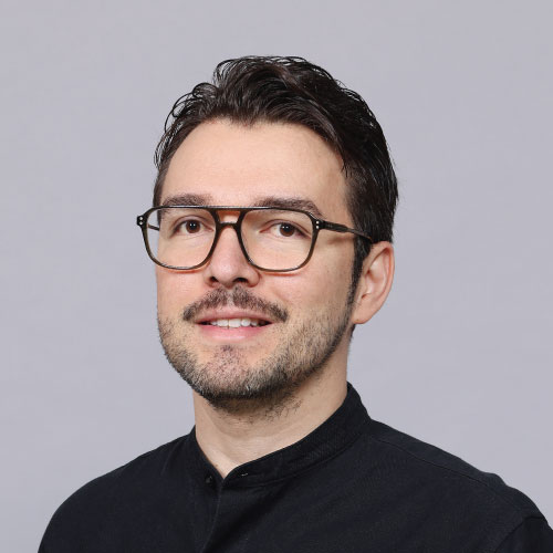 Dr Luis Vega 