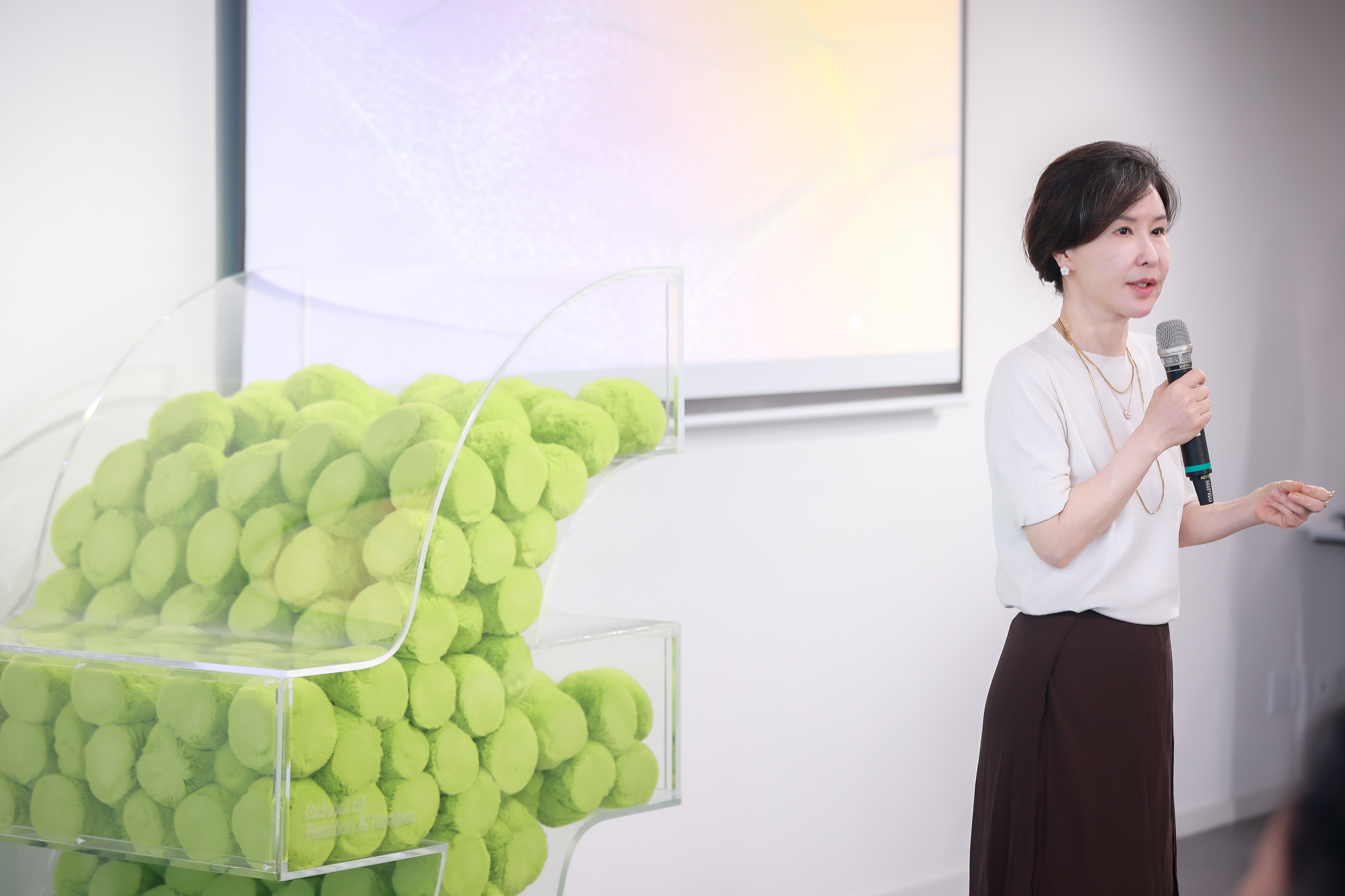 Prof. Erin Cho, Dean of SFT, warmly welcomed participants to the ceremony.