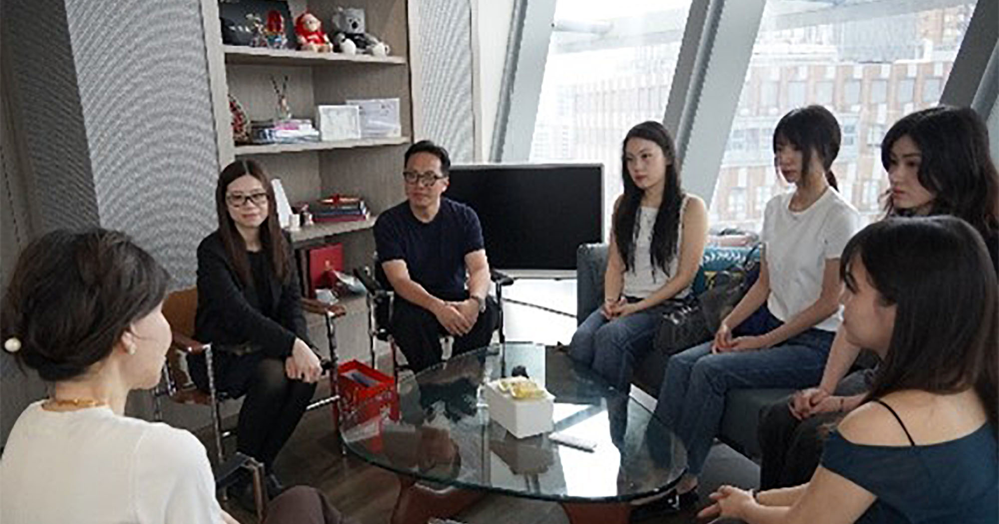 Dean Cho (1st from left) expresses appreciation to team supervisors, Profs. Chan (2nd from left) and Lam (3rd from left) and gave warm blessings to the team.