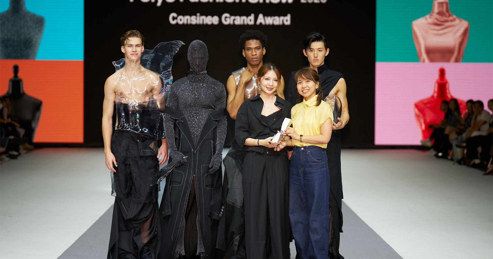 The Consinee Grand Award was won by Cheng Sze-ki, Bella (front row, left) for the collection themed “BETWIXT AND BETWEEN”.