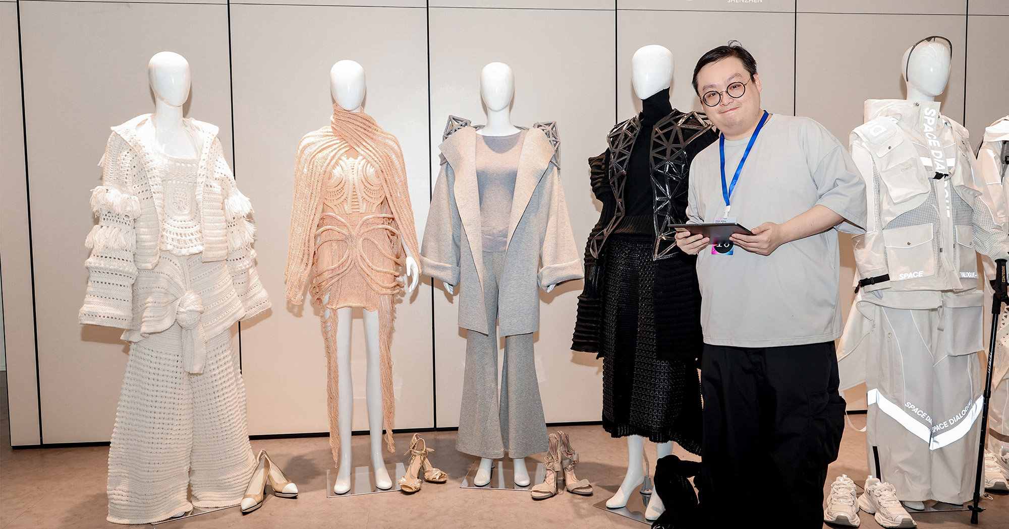 Alumnus Mr Andy Chiu posed with his winning collection.