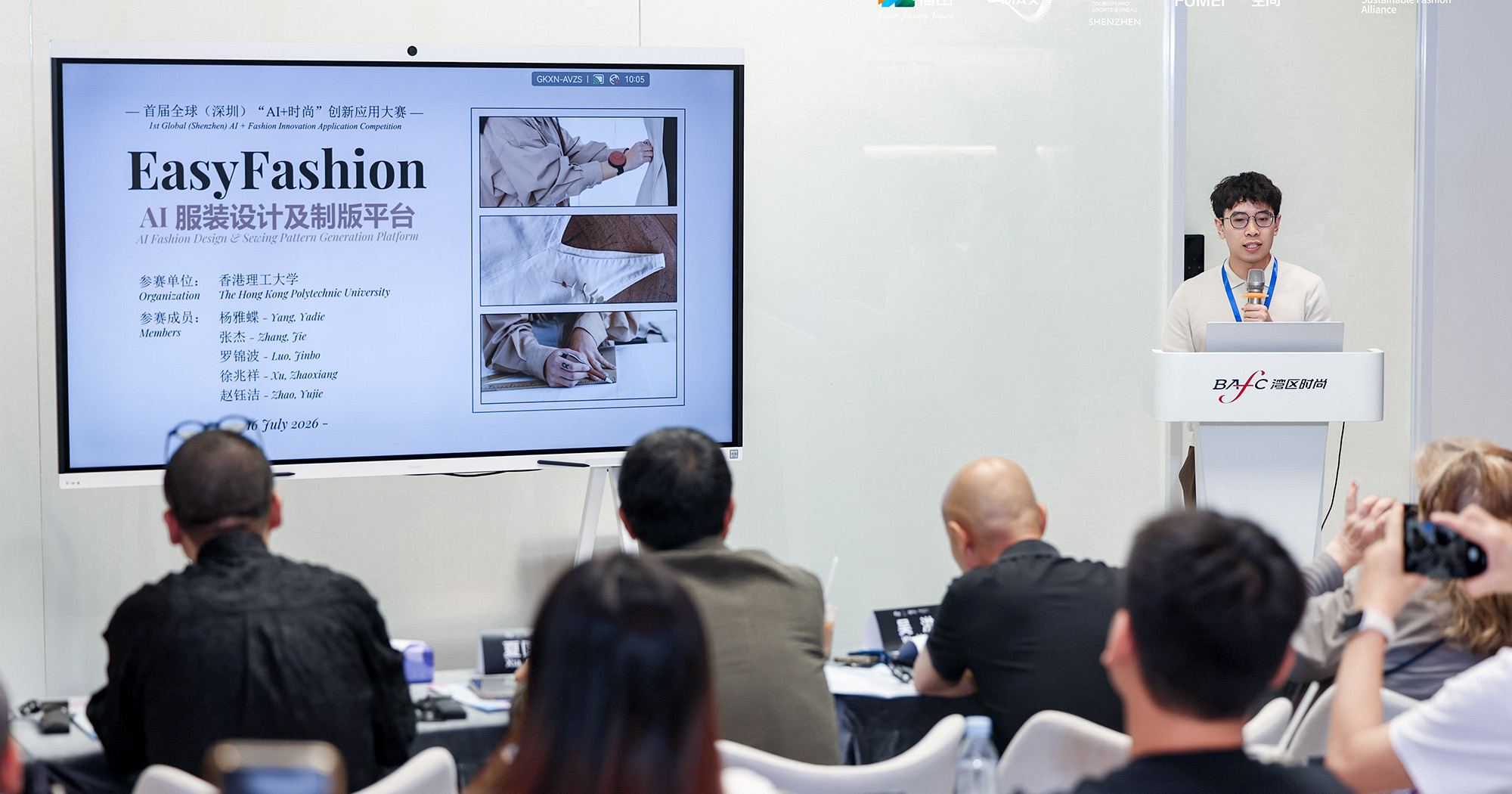 PhD student Luo Jinbo presented the project "EasyFashion: An AI-Powered Fashion Design and Pattern-Making Platform”.