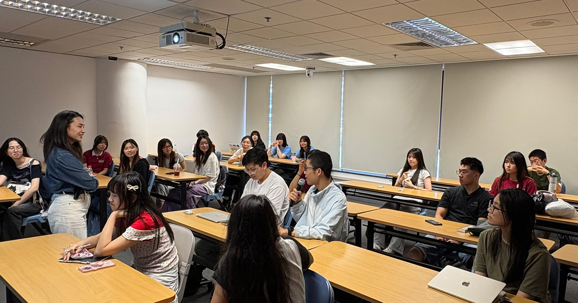 “Designing Smart Wearables” class conducted by Prof. Shaoyu Chen (in drak blue shirt) and Dr Guan Xiaoyan