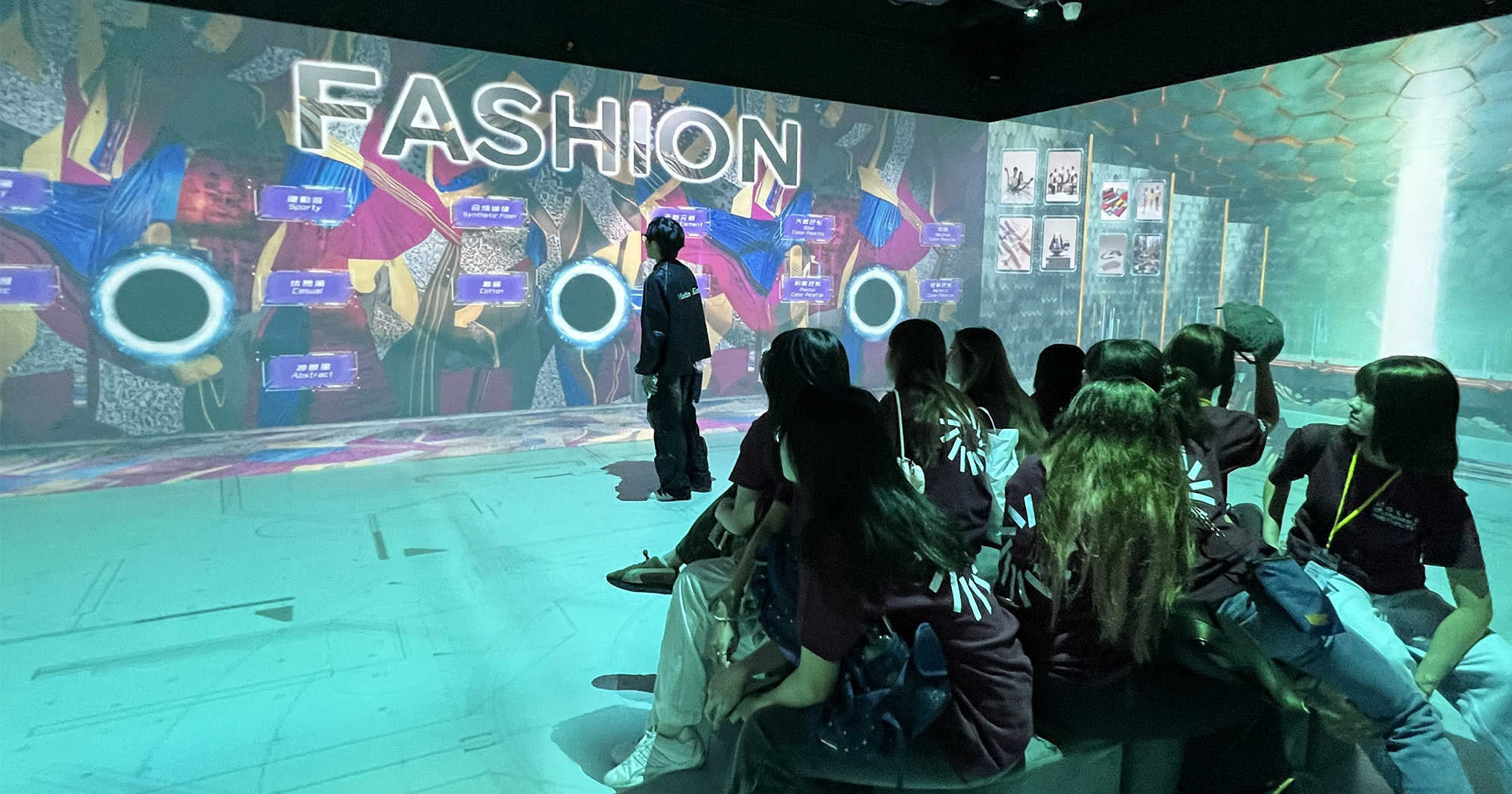 Participants interacted with the exhibition "AI Experience in The Box" at DX Design Hub.