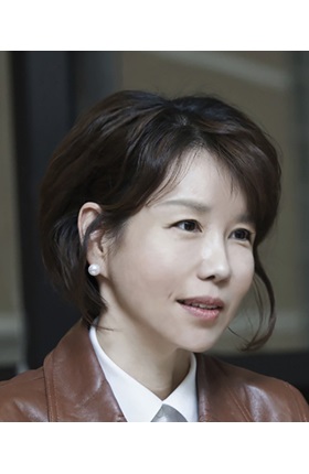 Professor Erin Cho