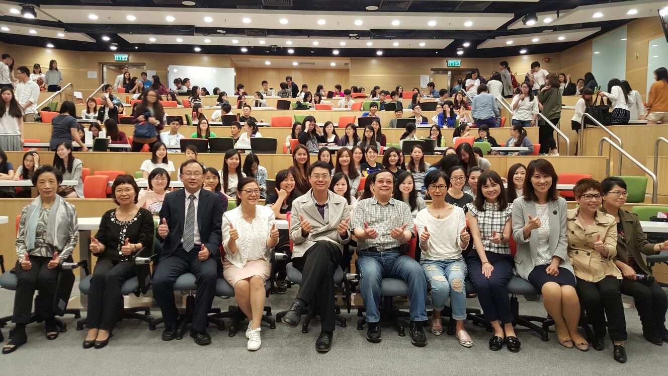 0409-collaborated-with-professionals-private-hospital-held-a-career-talk-01