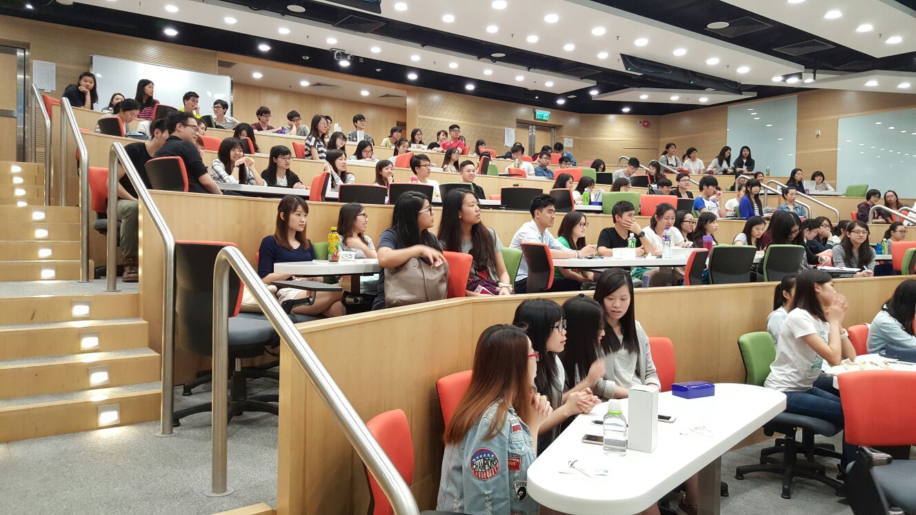 0409-collaborated-with-professionals-private-hospital-held-a-career-talk-02