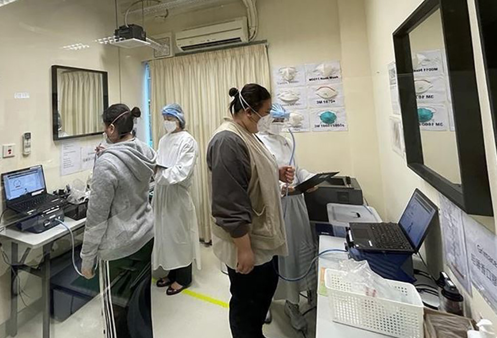 0325-respirator-fit-tests-in-support-of-hkbus-staff-and-students-at-community-isolation-facility-01