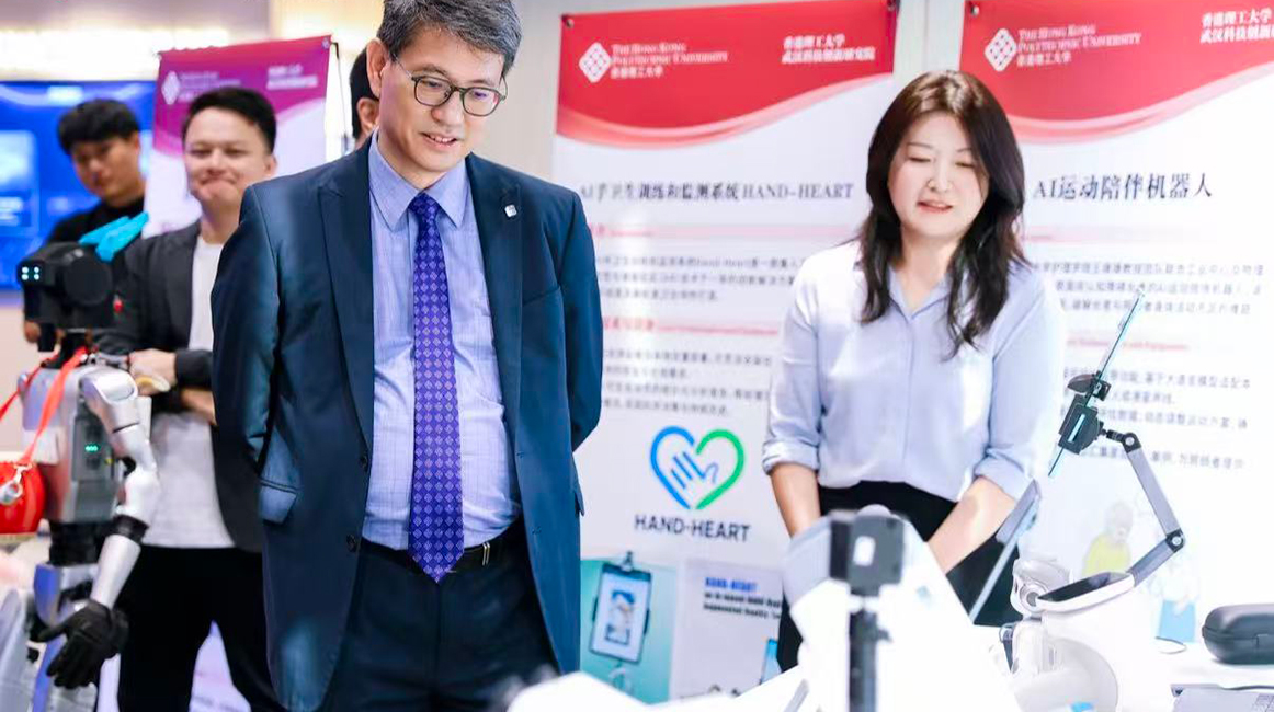 2511-demonstration-of-the-edge-ai-based-augmented-reality-system-that-assists-students-in-improving