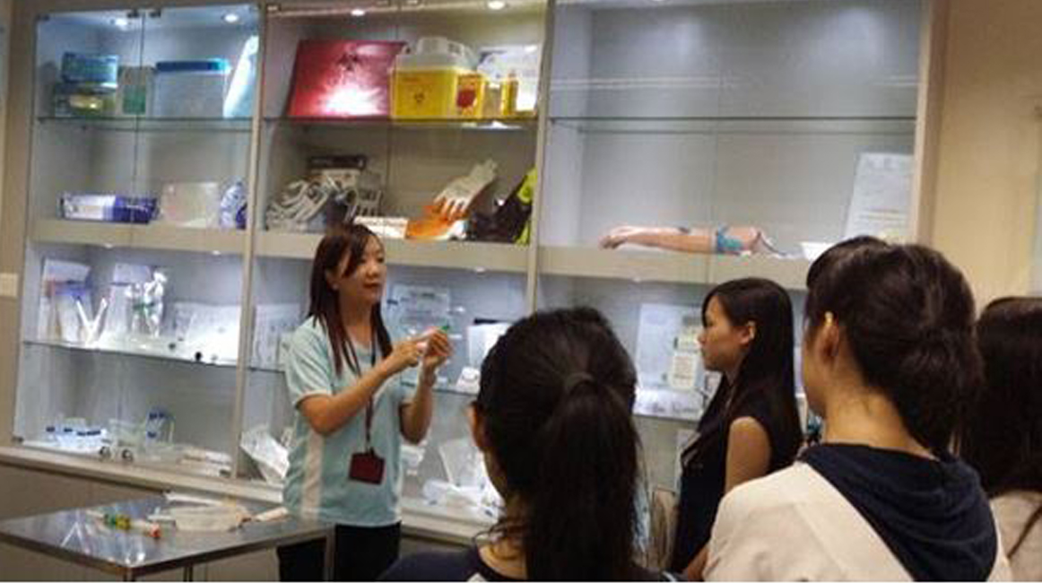 dr-sukki-ho-associate-professor-of-practice-demonstrates-safe-use-of-sharps-to-undergraduate-student