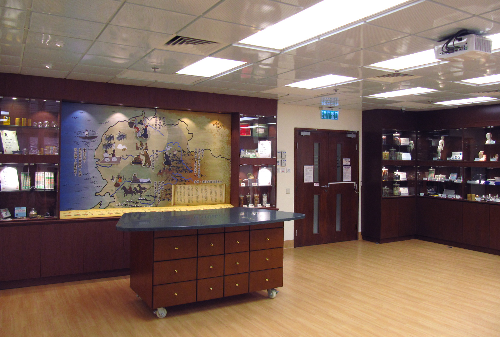 the-yuen-yuen-institute-chinese-medicinal-nursing-laboratory-02