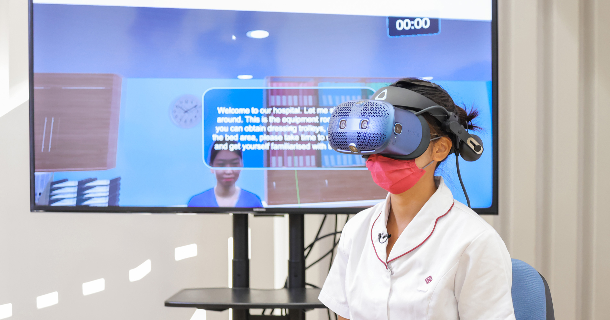 The Virtual Hospital allows every student to deal with nursing problems on their own, which helps them better understand the nervousness and pressure experienced by nurses in the real clinical environment and strengthens their confidence in clinical practice.