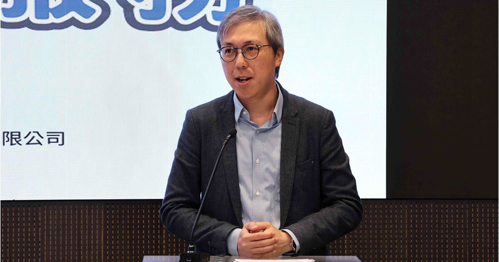 Mr Leung Chun-hong introduced CCAF’s CareAge Hearing Programme.
