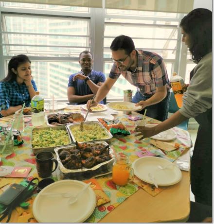 與理大其他博士生聚會並享用巴勒斯坦美食。