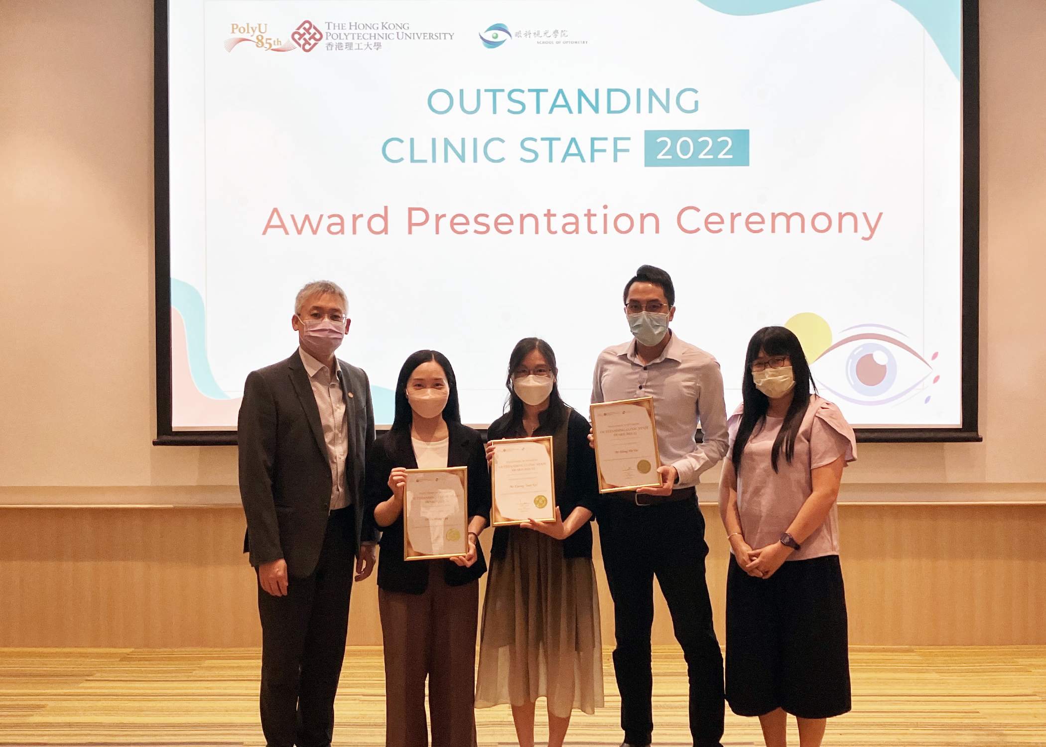 Group photo of Prof. To Chi-ho, Head of School (1st from left), winners of The Outstanding Clinic Staff 2022 and Dr Rita Sum, Associate Consultant Optometrist and Clinic In-charge (1st from right)