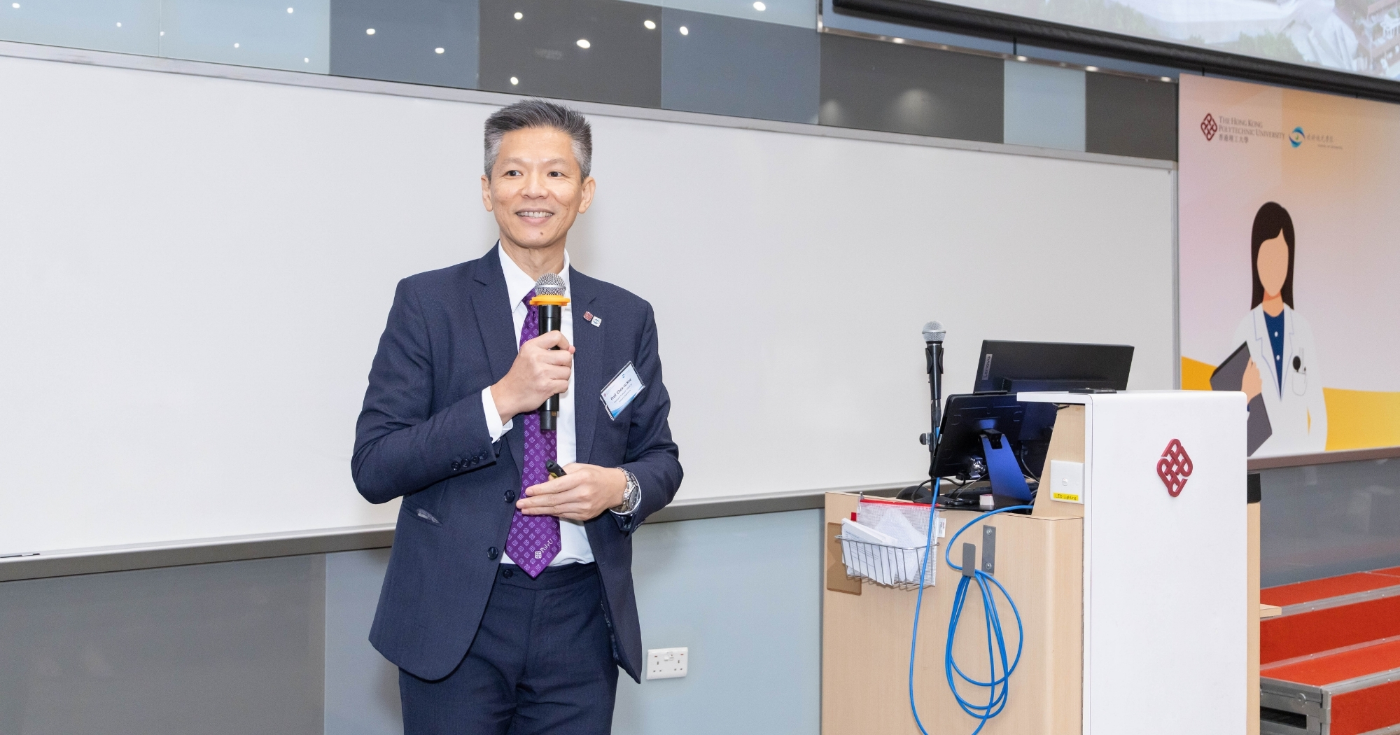 Prof. Kee Chea-su, Head of School, delivers the opening remarks.