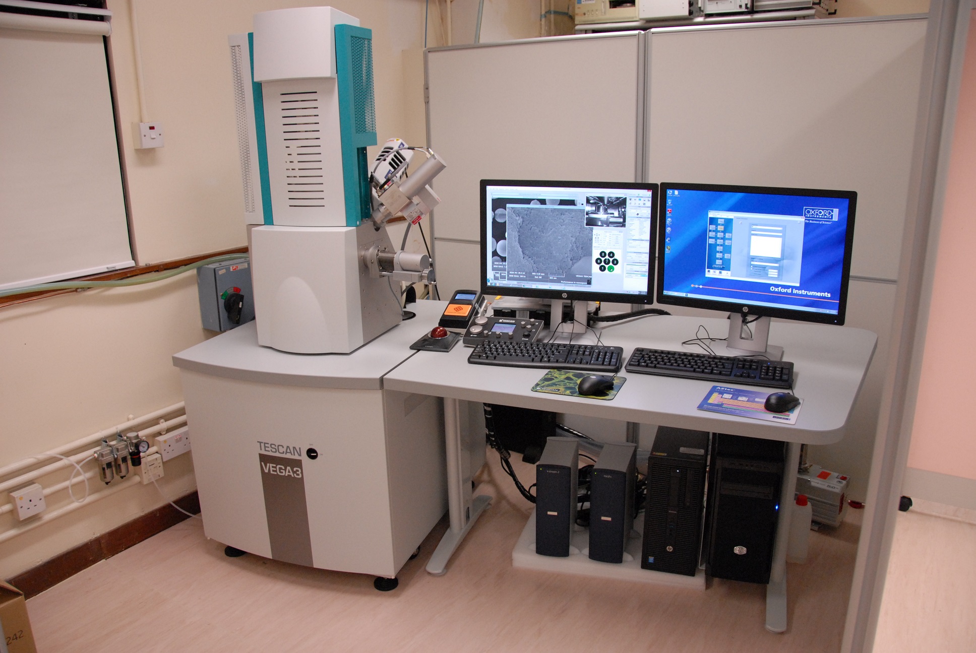 Scanning Electron Microscope (Tescan VEGA3) | UMF