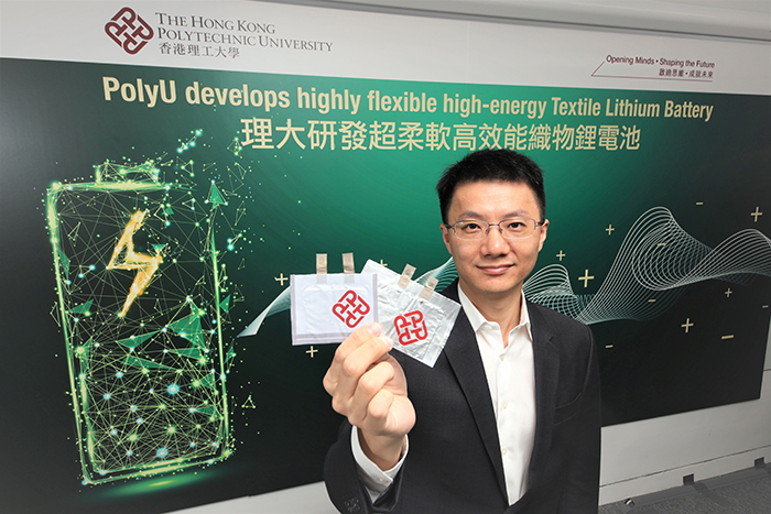 Professor ZHENG Zijian (left) and Dr CHANG Jian (right), together with researchers of PolyU’s Institute of Textiles and Clothing, achieve breakthrough in developing the Textile Lithium Battery